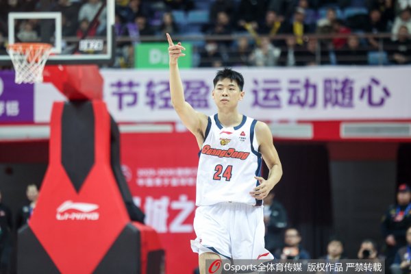 股市怎么加杠杆交易 都没出汗！崔永熙仅打9分钟5中3轻松拿到7分1板1断